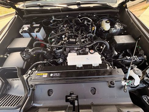 Used 2025 Toyota 4Runner SR5 AWD/4WD image 37