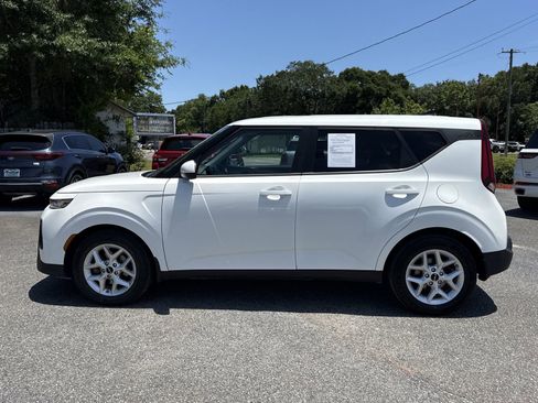 Used 2022 Kia Soul LX w/ Technology Package FWD image 2