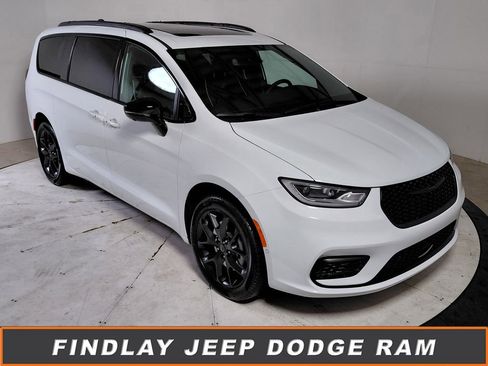 New 2026 Chrysler Pacifica Limited w/ S Appearance Package image 1