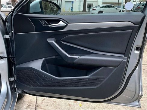 Used 2021 Volkswagen Jetta SE image 27