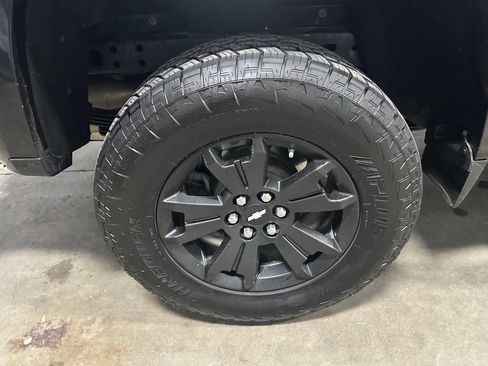 Used 2021 Chevrolet Colorado Z71 w/ Z71 Midnight Edition image 6