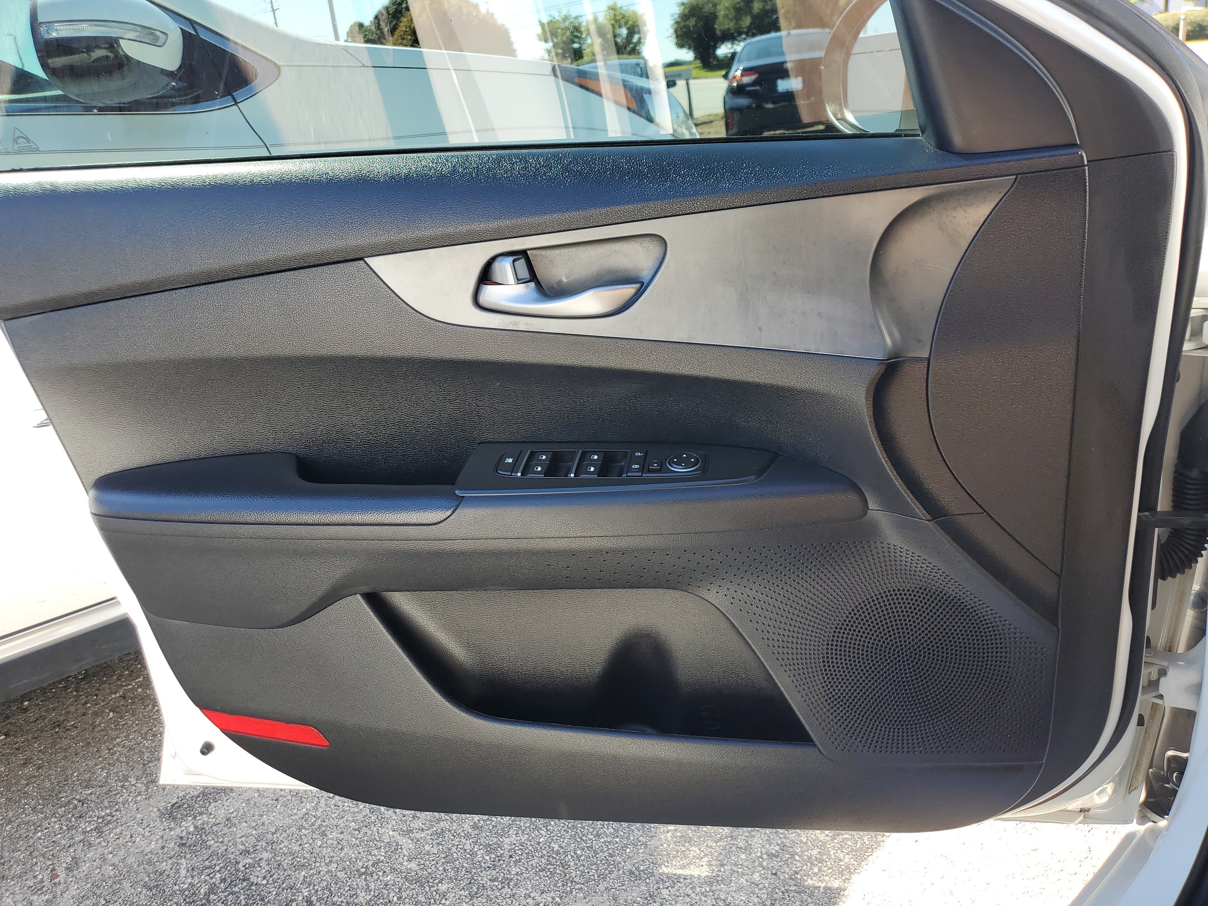 Used 2020 Kia Forte LXS FWD image 28