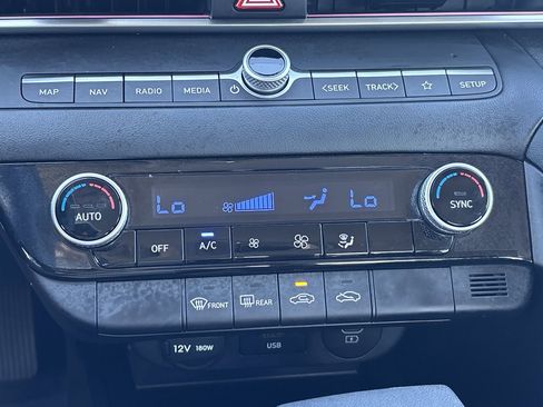 Used 2024 Hyundai Elantra SEL image 23