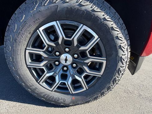 Used 2026 Chevrolet Colorado Z71 image 23