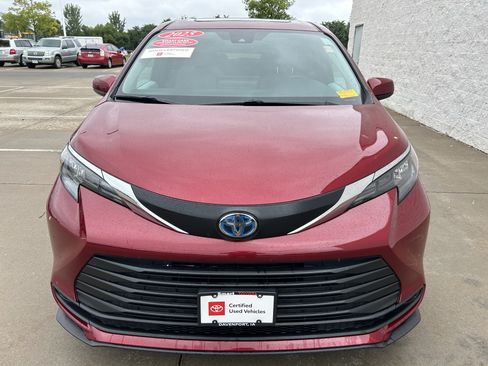 Certified 2025 Toyota Sienna LE w/ LE Plus Package AWD/4WD image 2