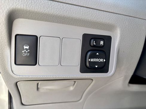 Used 2012 Toyota Corolla L FWD image 27