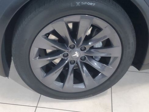 Used 2019 Tesla Model X image 4