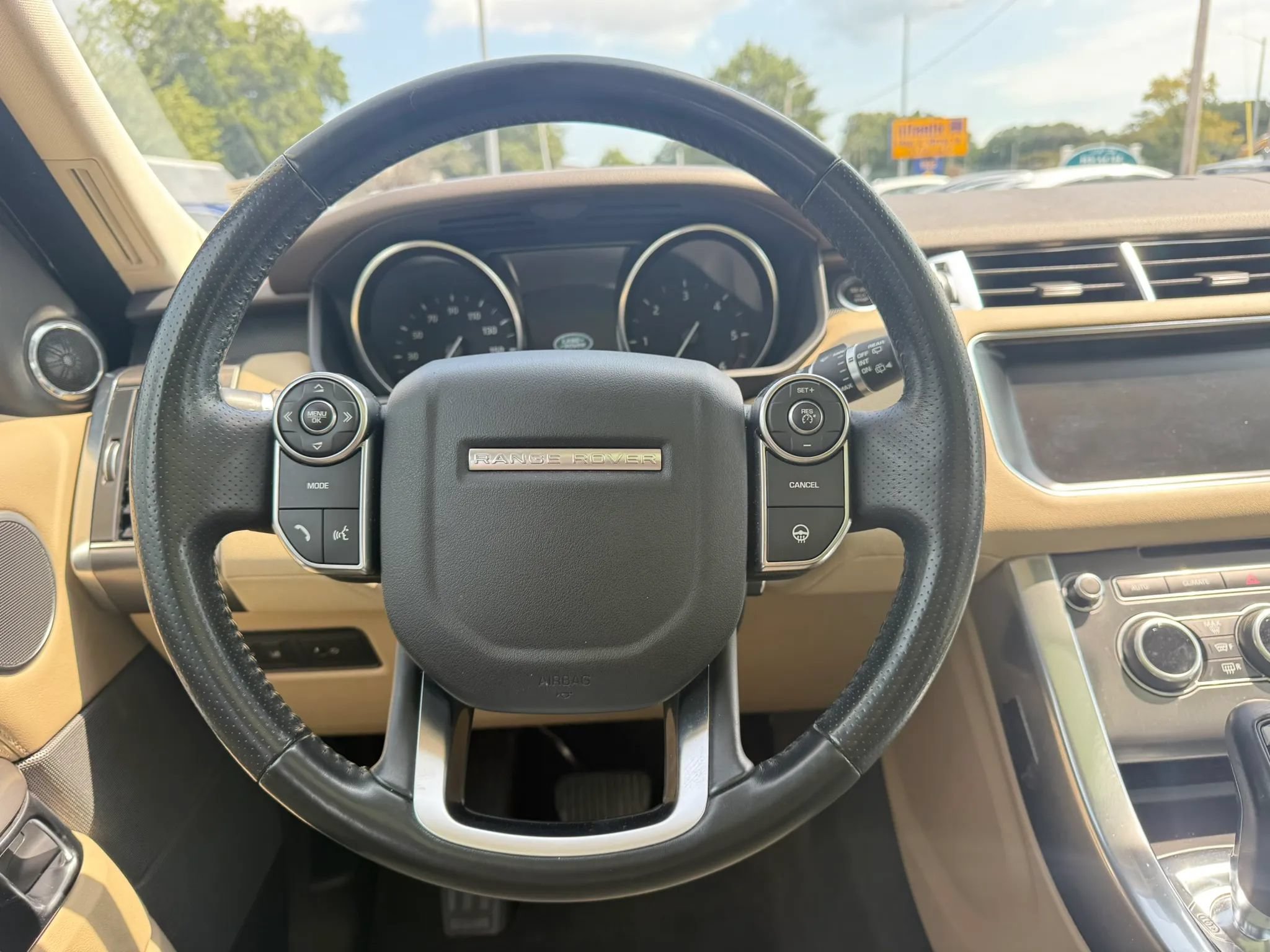 Used 2017 Land Rover Range Rover Sport SE AWD/4WD image 12