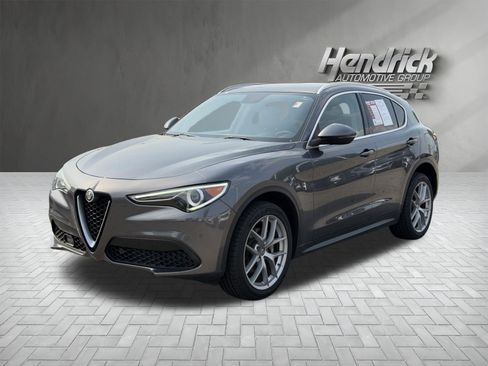 Used 2018 Alfa Romeo Stelvio AWD image 5