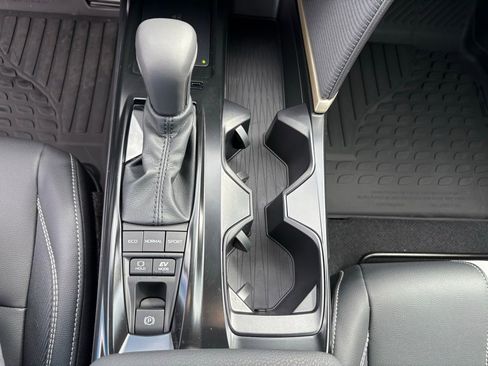 Used 2025 Toyota Camry SE image 21