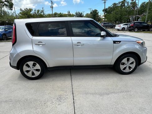 Used 2014 Kia Soul FWD image 9