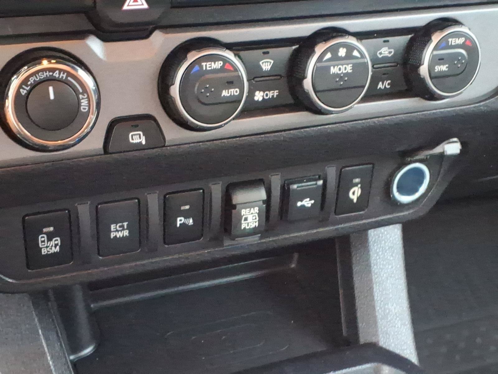 Used 2022 Toyota Tacoma TRD Sport w/ Technology Package AWD/4WD image 18