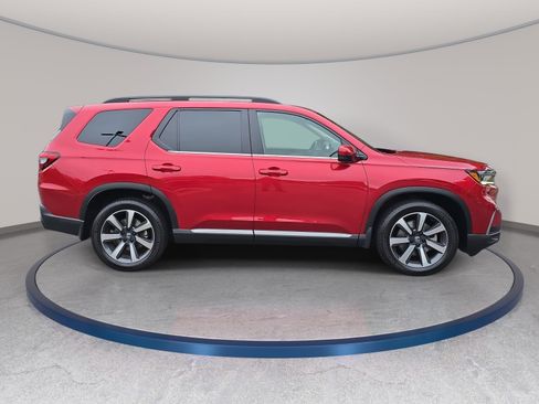 Used 2023 Honda Pilot Elite image 4