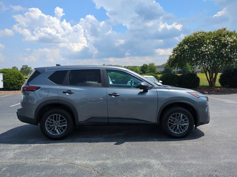 Used 2024 Nissan Rogue S AWD/4WD image 11