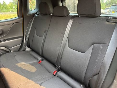 Used 2023 Jeep Renegade Latitude AWD/4WD image 19