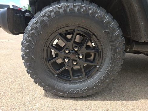 Used 2024 Jeep Gladiator Rubicon image 7