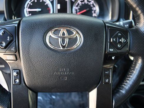 Used 2024 Toyota 4Runner TRD Off-Road Premium AWD/4WD image 30