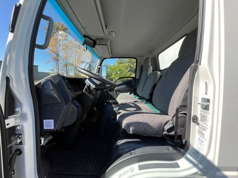 Used 2024 Isuzu NPR image 17