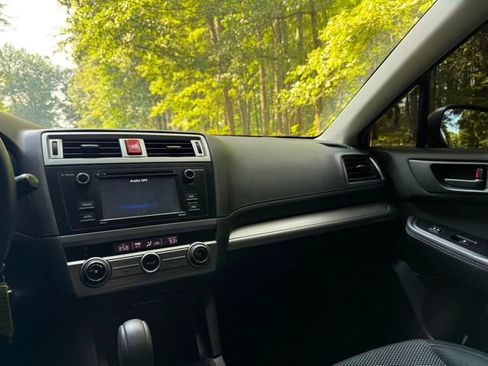 Used 2017 Subaru Outback 2.5i AWD/4WD image 10