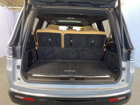 Used 2022 Jeep Grand Wagoneer Series III w/ Rear Seat Video Group 1 image 37