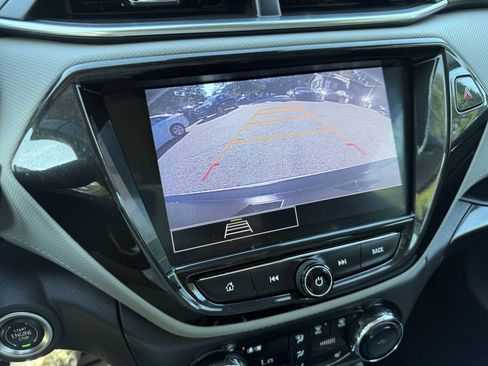 Used 2021 Chevrolet TrailBlazer LT w/ Premium Seating Package FWD image 21