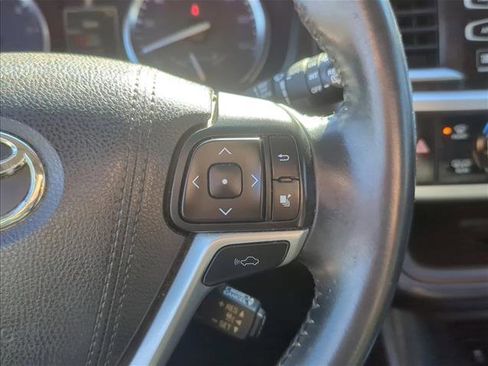 Used 2016 Toyota Highlander Limited image 18
