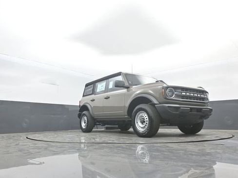 New 2026 Ford Bronco 4-Door image 24
