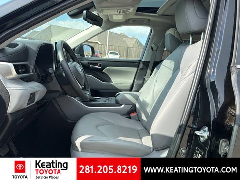 Used 2026 Toyota Highlander XLE AWD/4WD image 10