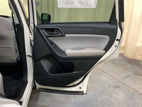 Used 2018 Subaru Forester 2.5i Premium w/ All-Weather Package image 12