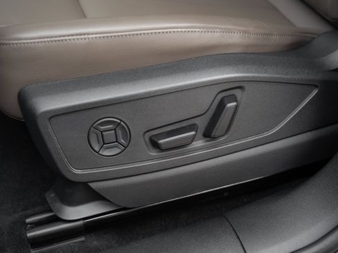 Certified 2025 Audi Q5 Premium w/ Convenience Package AWD/4WD image 20