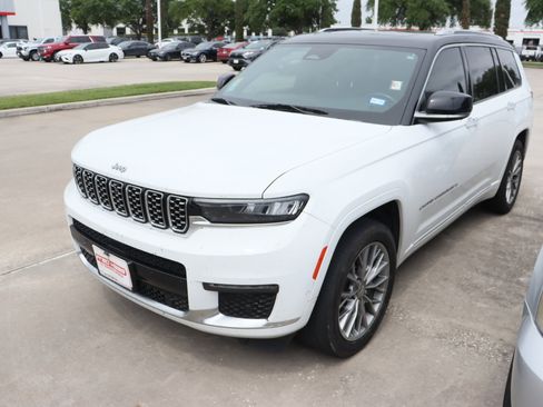 Used 2022 Jeep Grand Cherokee L Summit w/ Luxury Tech Group V AWD/4WD image 3