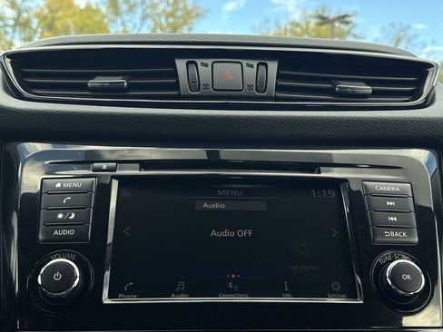 Used 2019 Nissan Rogue Sport S image 17