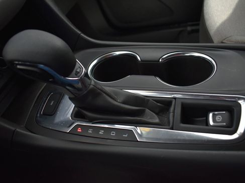 Used 2024 Chevrolet Equinox LS w/ Midnight Edition image 31