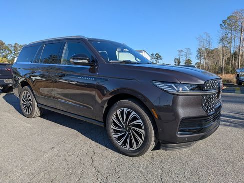 Certified 2025 Lincoln Navigator Black Label image 3