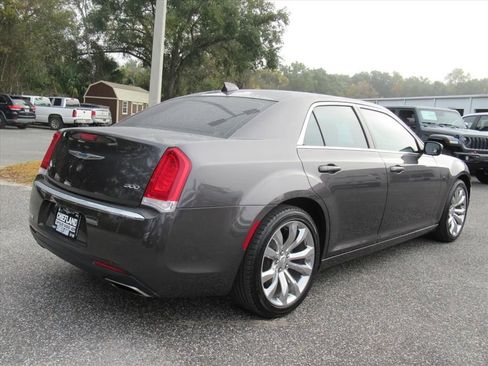 Used 2019 Chrysler 300 Touring w/ Quick Order Package 2EF image 6