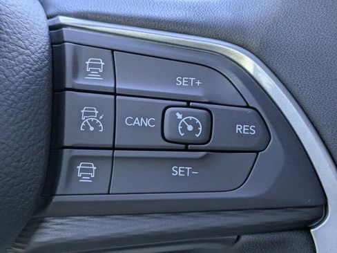 New 2025 Jeep Grand Cherokee Altitude image 23