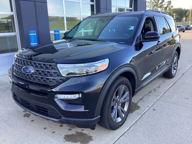 Used 2024 Ford Explorer XLT w/ Equipment Group 202A AWD/4WD image 2