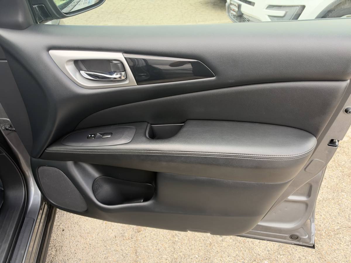 Used 2020 Nissan Pathfinder S AWD/4WD image 14