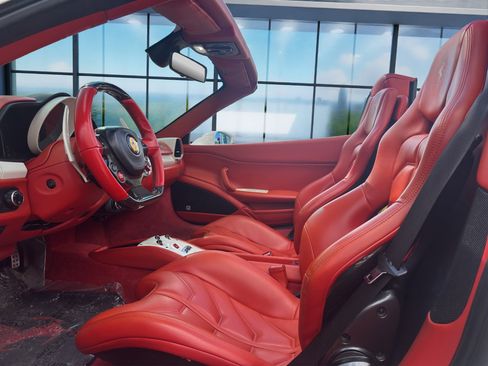Used 2013 Ferrari 458 Spider image 9