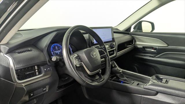 Used 2025 Toyota Grand Highlander AWD image 27