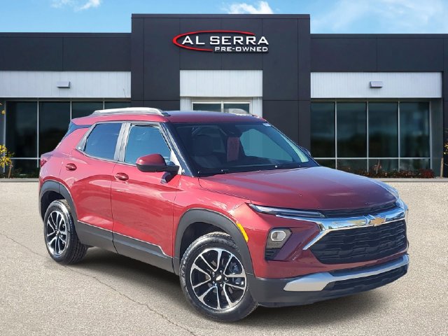 Used 2025 Chevrolet TrailBlazer LT FWD image 1