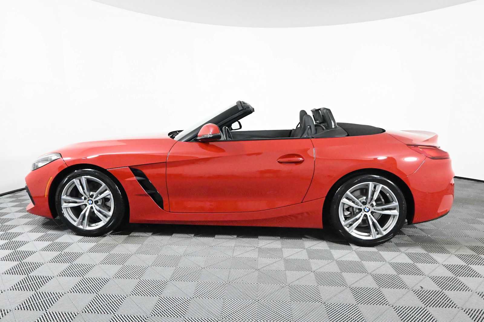 Used 2026 BMW Z4 sDrive30i RWD image 2