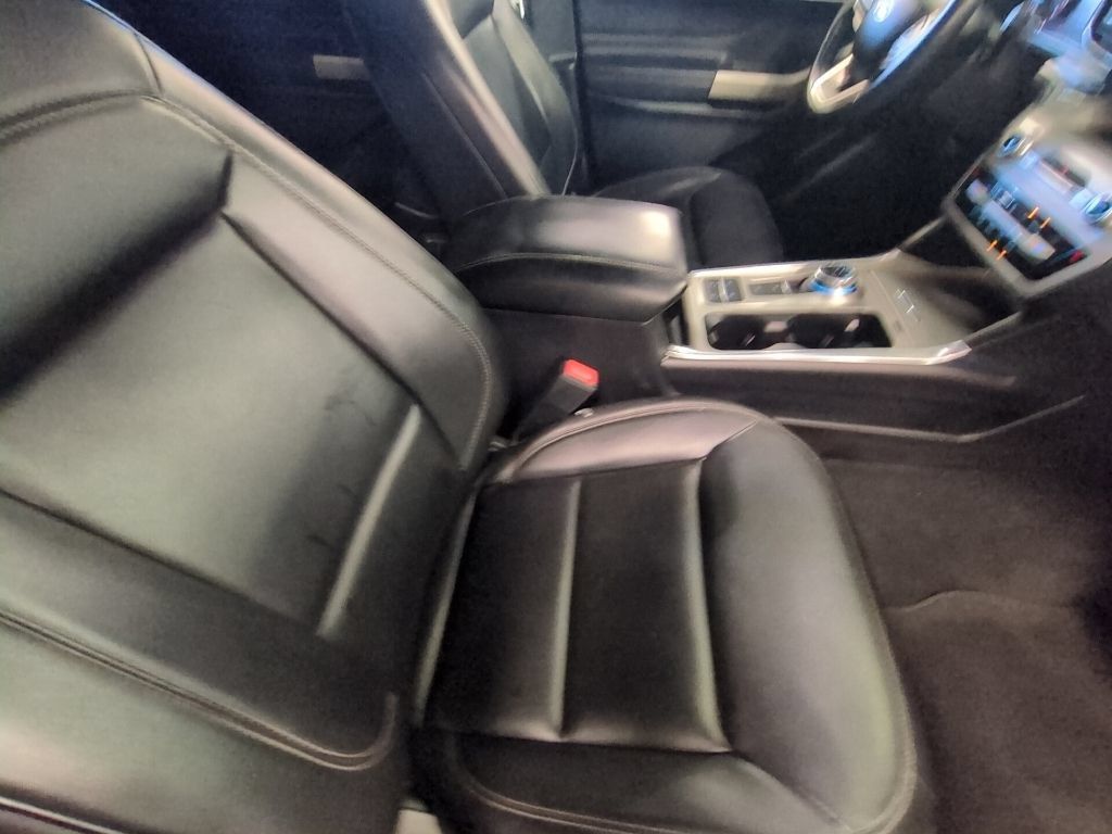 Used 2024 Ford Explorer XLT w/ Equipment Group 202A RWD image 21