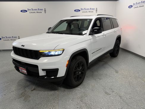 Used 2024 Jeep Grand Cherokee L Altitude image 3