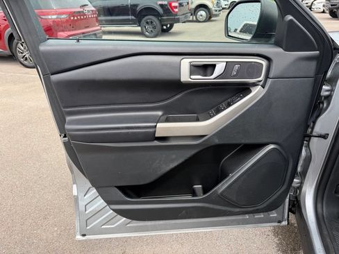Used 2023 Ford Explorer XLT w/ Equipment Group 202A RWD image 6
