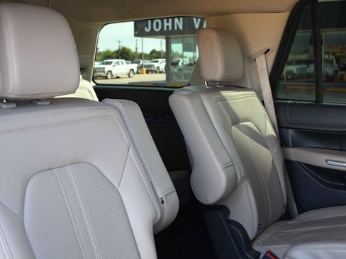Used 2023 Ford Expedition Limited AWD/4WD image 20