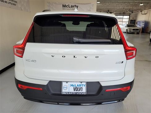 New 2026 Volvo XC40 B5 Core w/ Climate Package image 9