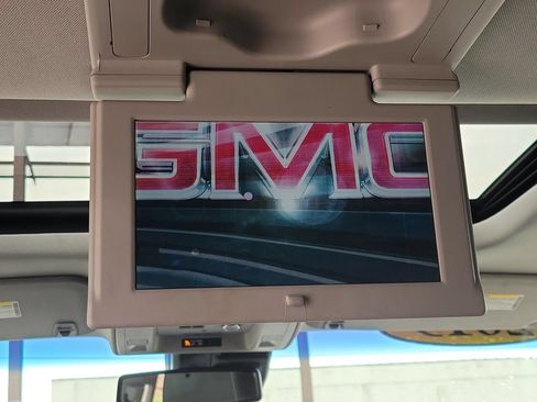 Used 2019 GMC Yukon XL SLT w/ Graphite Performance Edition AWD/4WD image 18