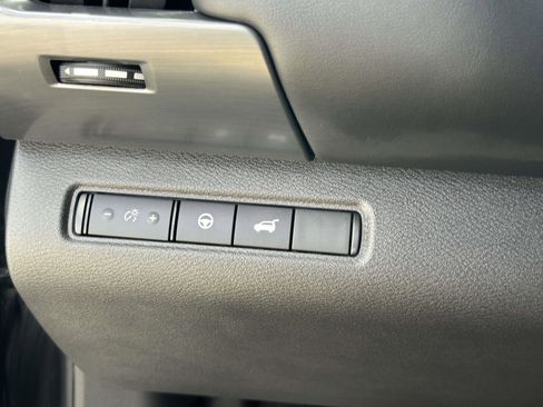 Used 2024 Nissan Pathfinder SL AWD/4WD image 22