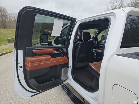 Used 2025 GMC Sierra 3500 Denali Ultimate AWD/4WD image 17